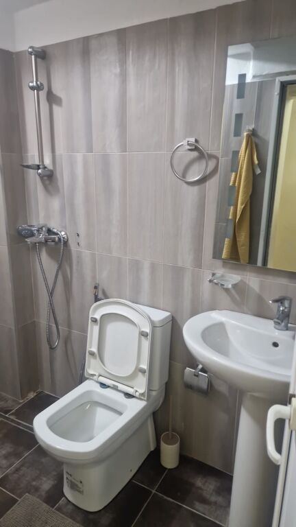 Apartament 1+1 per qira te Mozaiku i Tiranes. 21 Dhjetori