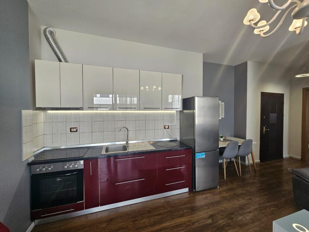 Apartament 1+1 per qira tek Pazari i Ri!