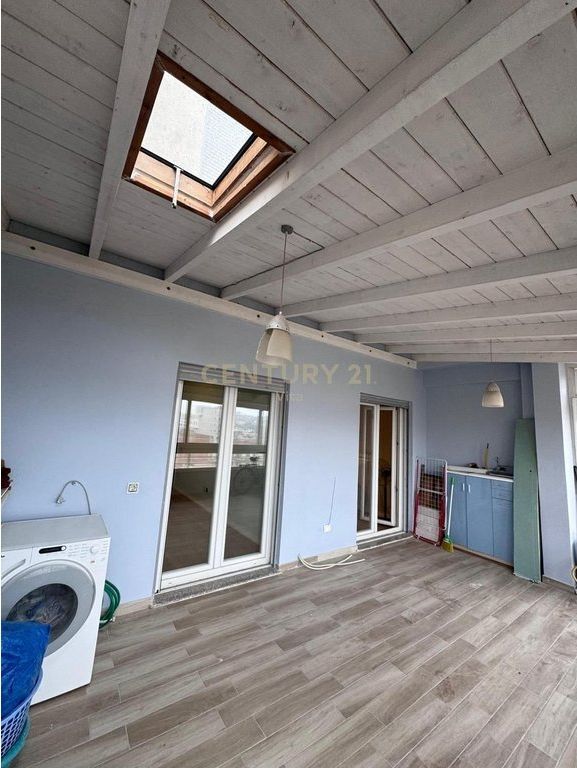 VENDESI APPARTAMENTO 2+1+2+VERANDA+GARAGE, DURRËS!!