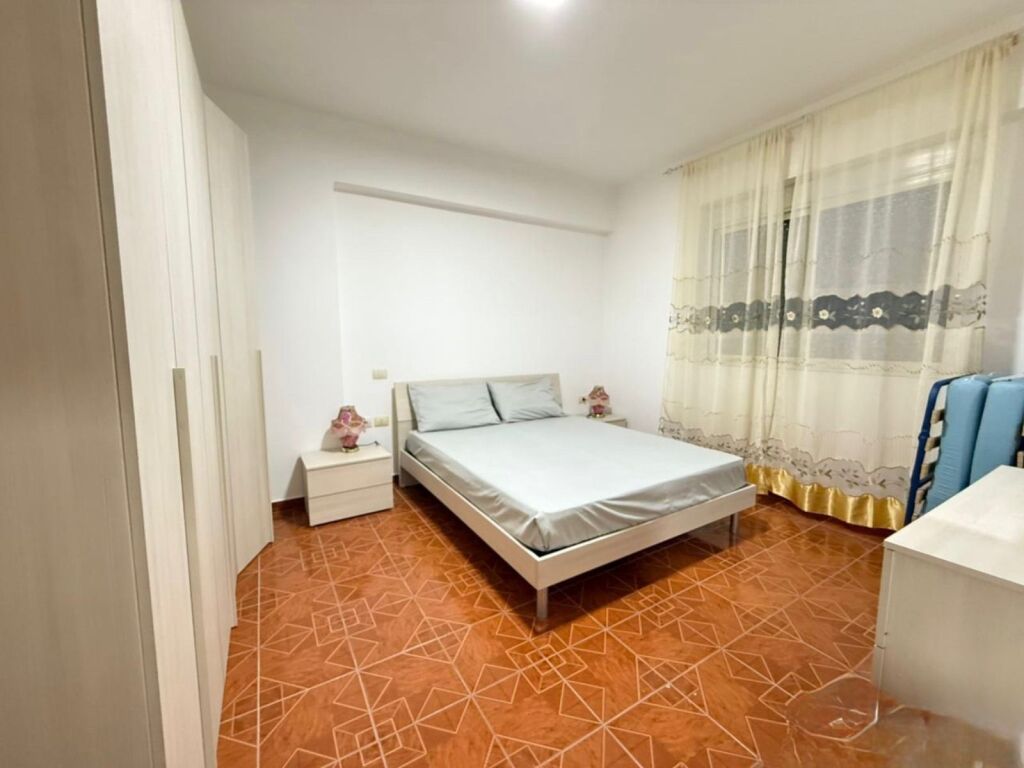 Në shitje 2 apartament
