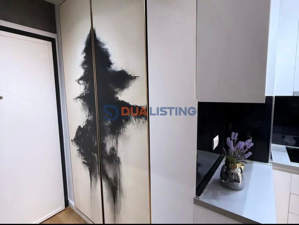 We rent out a 1+1 apartment in the 21 Dhjetorit area.