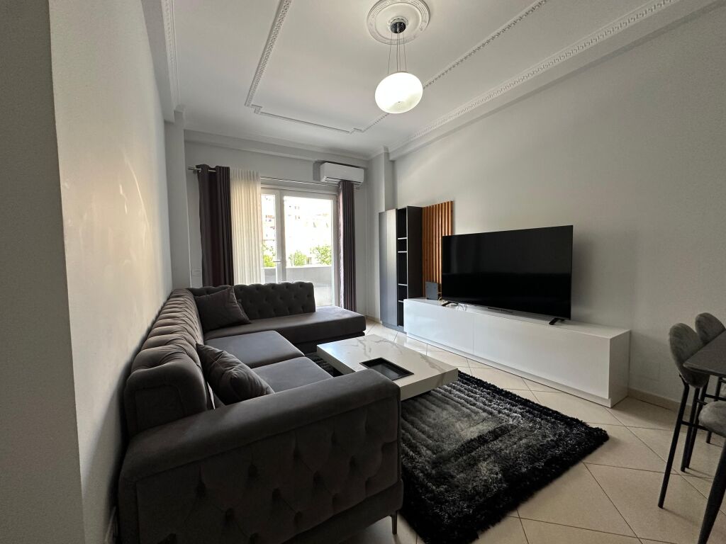 Jepet me Qira Apartament 2+1+2 - Komuna e Parisit