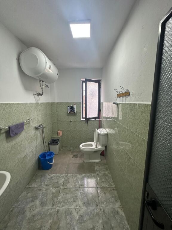 🏢Prane Shkolles se Bashkuar, shitet apartament 1+1,   8,500,000Leke