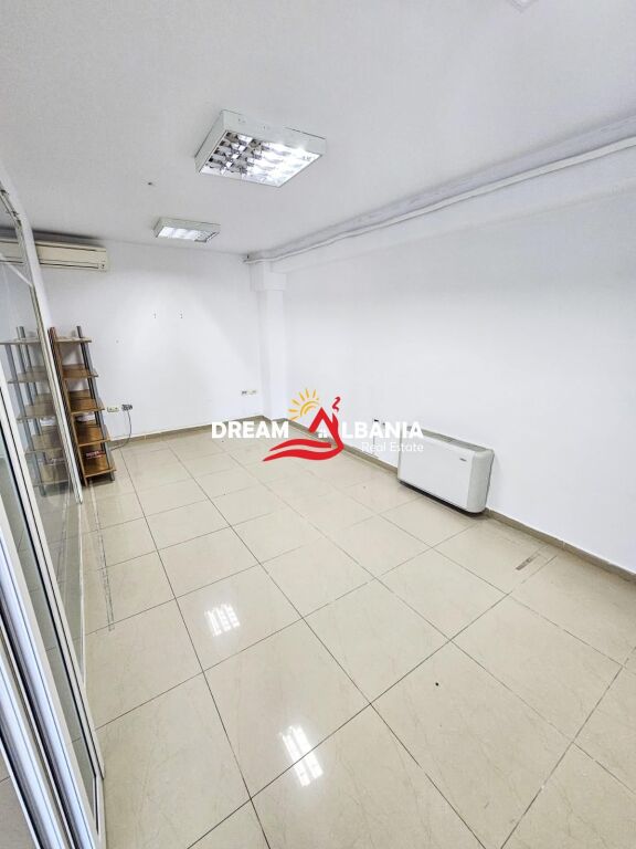 Jepet Me Qera Ambient Biznesi tek Rruga e Dibres,afer Selvise.(ID 42611552)