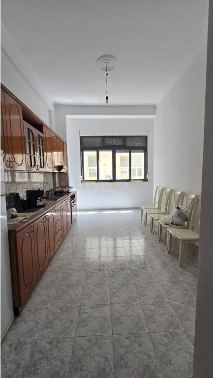 SHITET APARTAMENT 1+1 NE QENDER TE DURRESIT!!!!