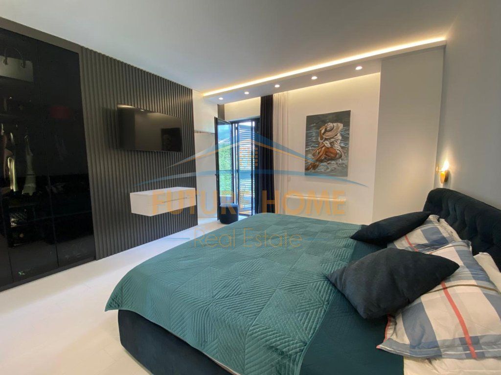 Shitet, Triplex 3+2+4 Poste Parkimi, Grey Stone 2 Residence , Liqeni i Thatë