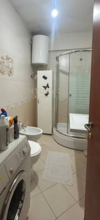 Shitet Apartament 1+1 me Verandë