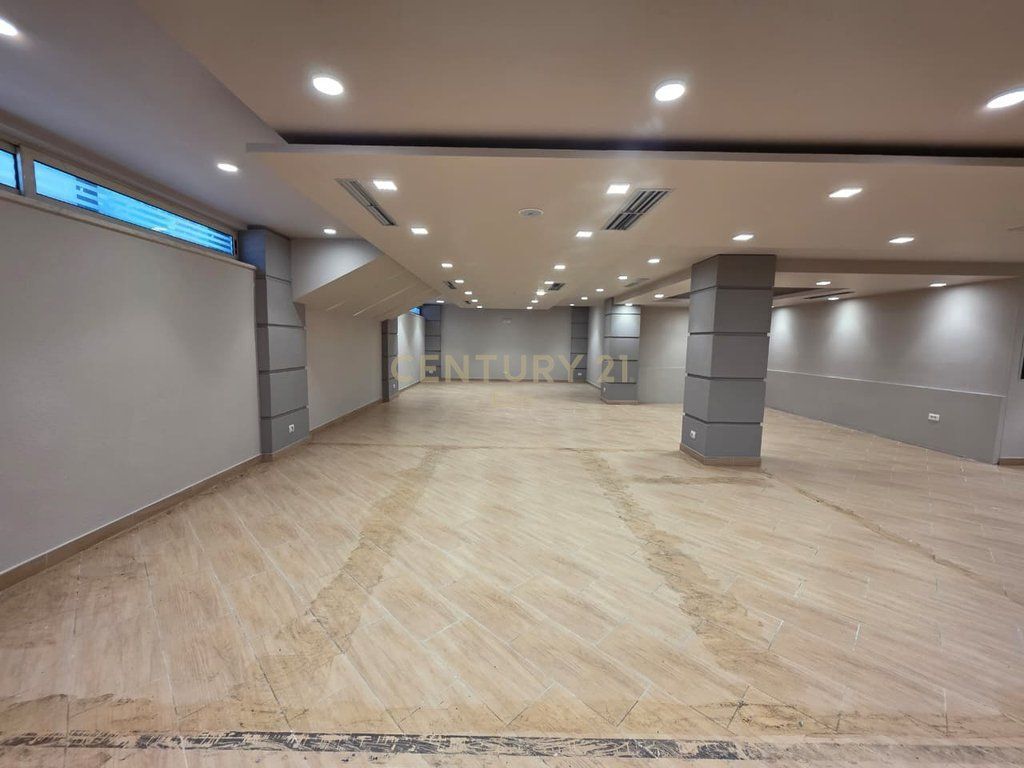 COMMERCIAL SPACE FOR SALE IN THE CENTER OF DURRES, IN THE BUSINESS CENTER "RADESSA" !
