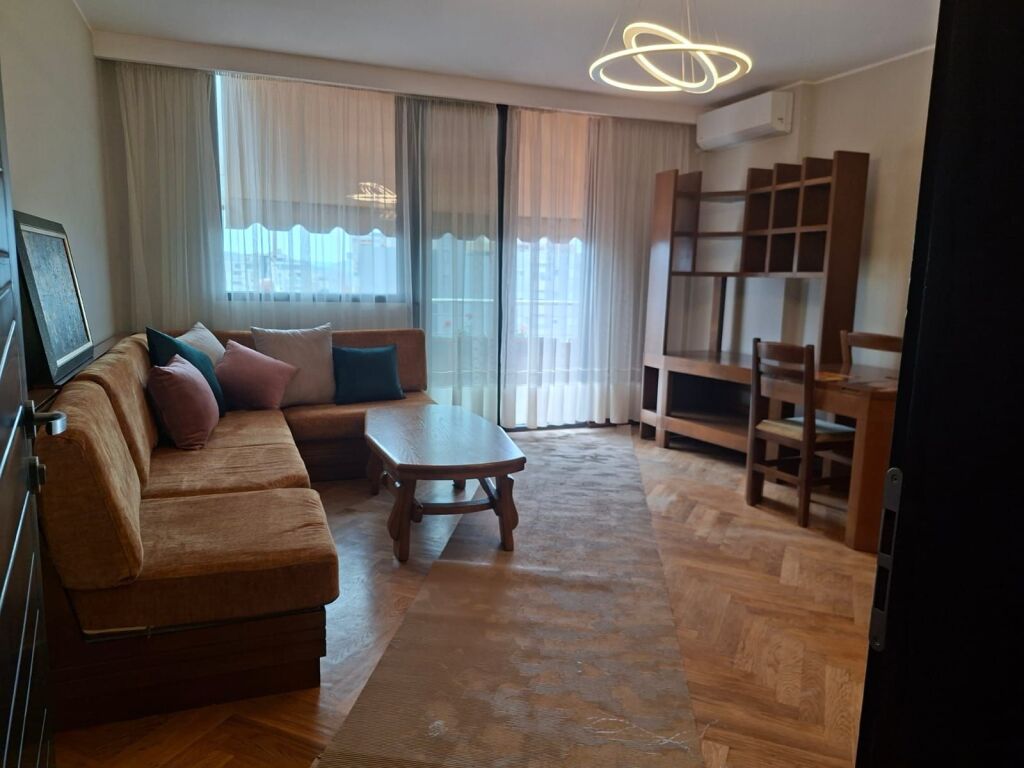 Jepet me qera apartament  1+1 + Parkim  Pazari i ri pazar
