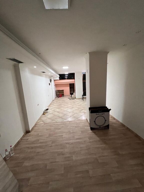 DYQAN ME QERA 30 M2 RRUGA BARDHYL 30.000 LEKE FH-77498