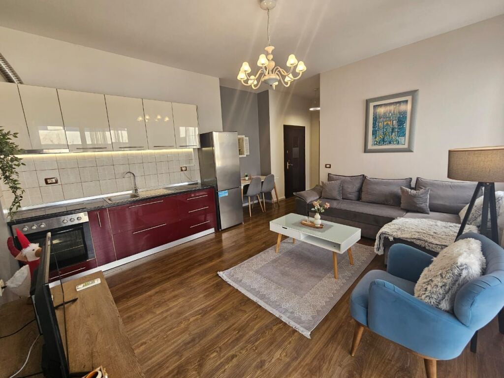 Apartament 1+1 per qira tek Pazari i Ri!