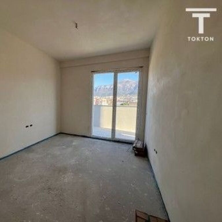 FOR SALE APARTMENT 2+1+2+ VERANDA, ALI DEMI, TIRANA