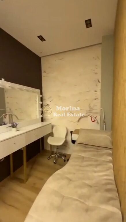 Shitje | Biznesi | Rruga Xhanfize Keko | 14000 €
