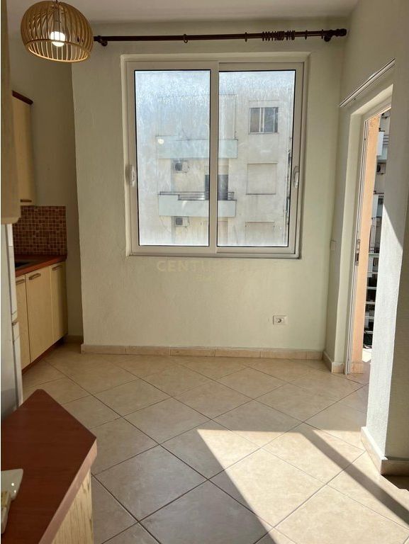 Apartament 1+1+3 ballkone Për Shitje në Golem, Durrës!!