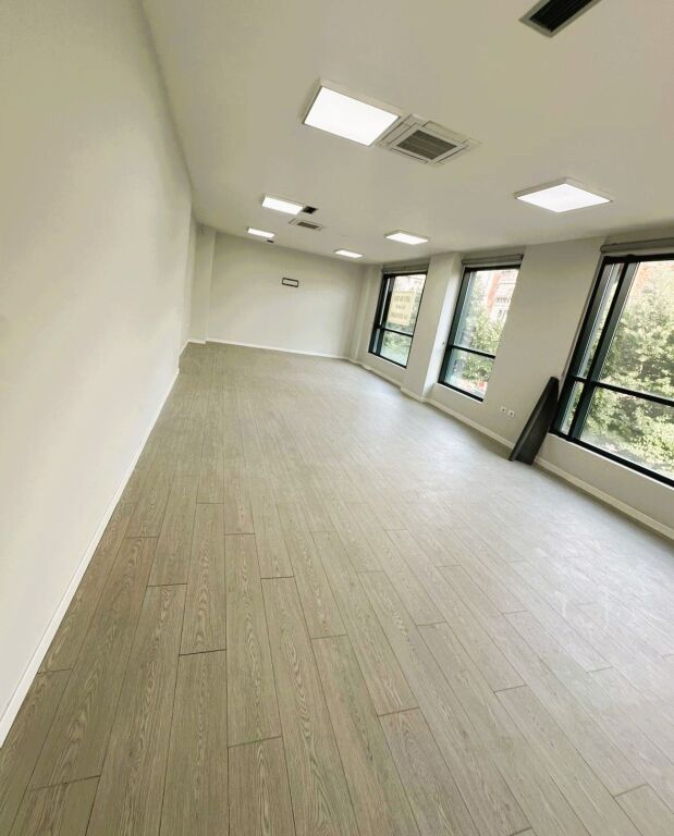 🏢Jepet me Qira Ambient Biznesi – Rruga Hoxha Tahsim, Tiranë📍