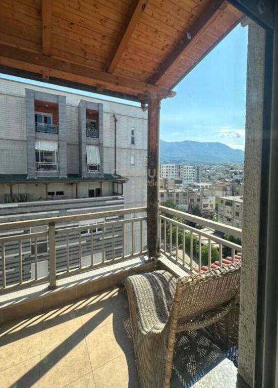 Shitet Apartament 1+1 me Verandë
