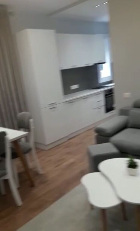 Jepet me qera apartament  2+1   (21 Dhjetori)