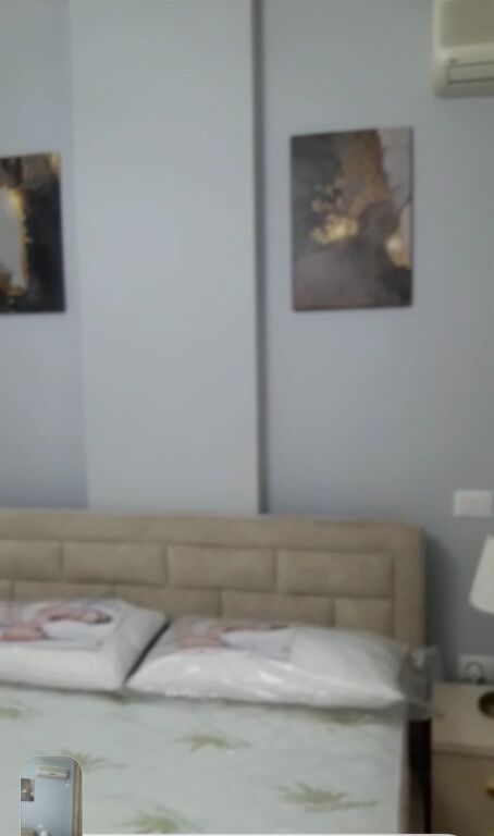 Jepet me qera apartament  2+1   (21 Dhjetori)