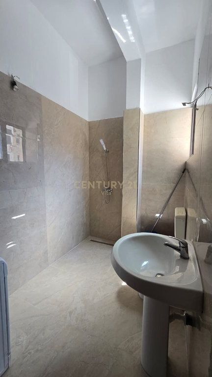 SHITET APARTAMENT 1+1 NE QENDER TE DURRESIT!!!!