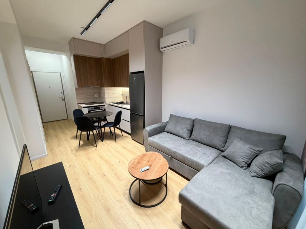 🏡Jepet me qera apartament 1+1  📍 Adresa: Ali Demi, Kompleksi Kadiu 💰 Çmimi: 40,000  lekë/muaj (i padiskutueshëm)