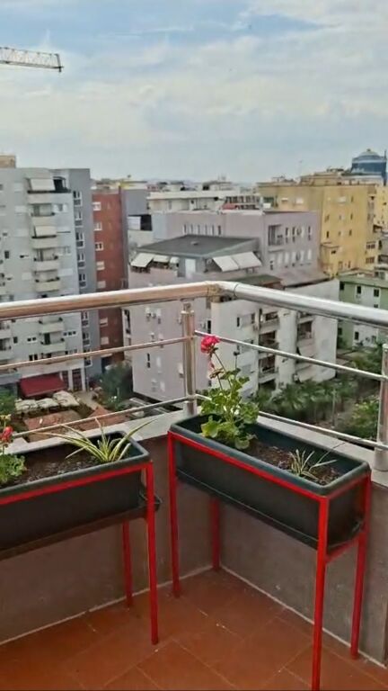 Jepet me qera apartament  1+1 + Parkim  Pazari i ri pazar