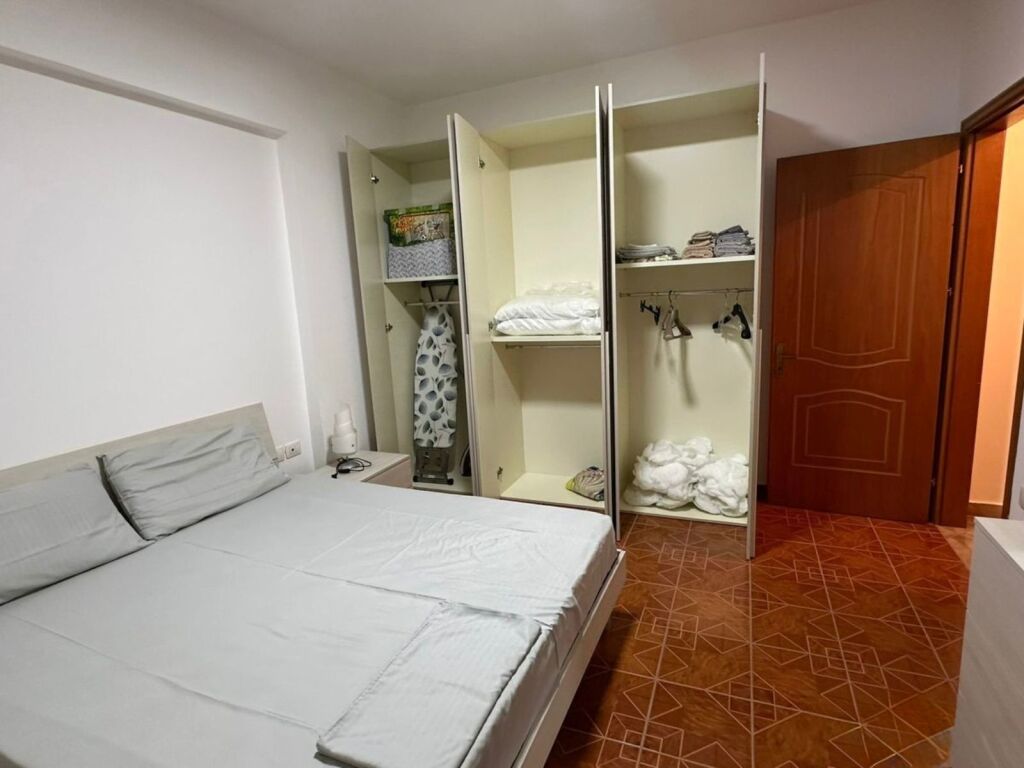 Në shitje 2 apartament