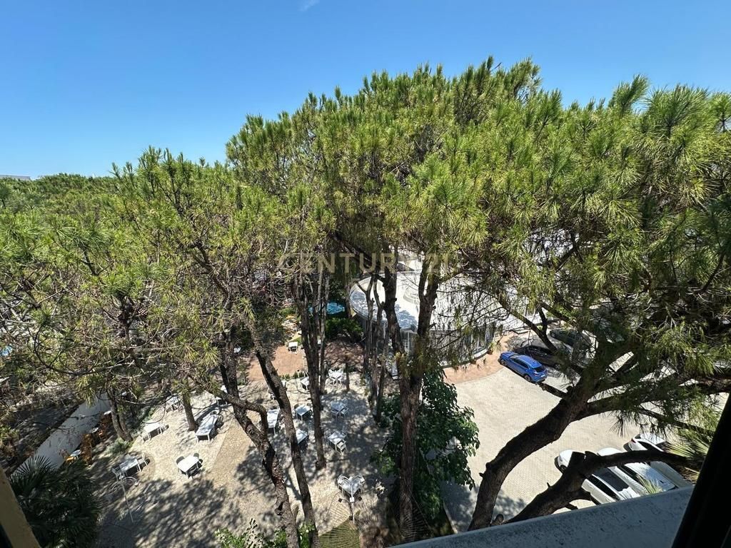 WE SELL A 279M2 ROOF IN GOLEM 100 METERS FROM THE SEA !