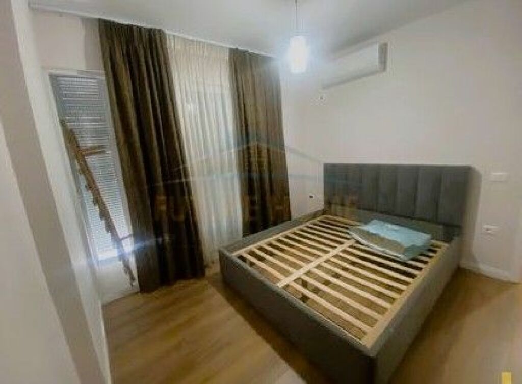 Qira, Apartament 2+1, Rruga e Barrikadave, Tiranë.