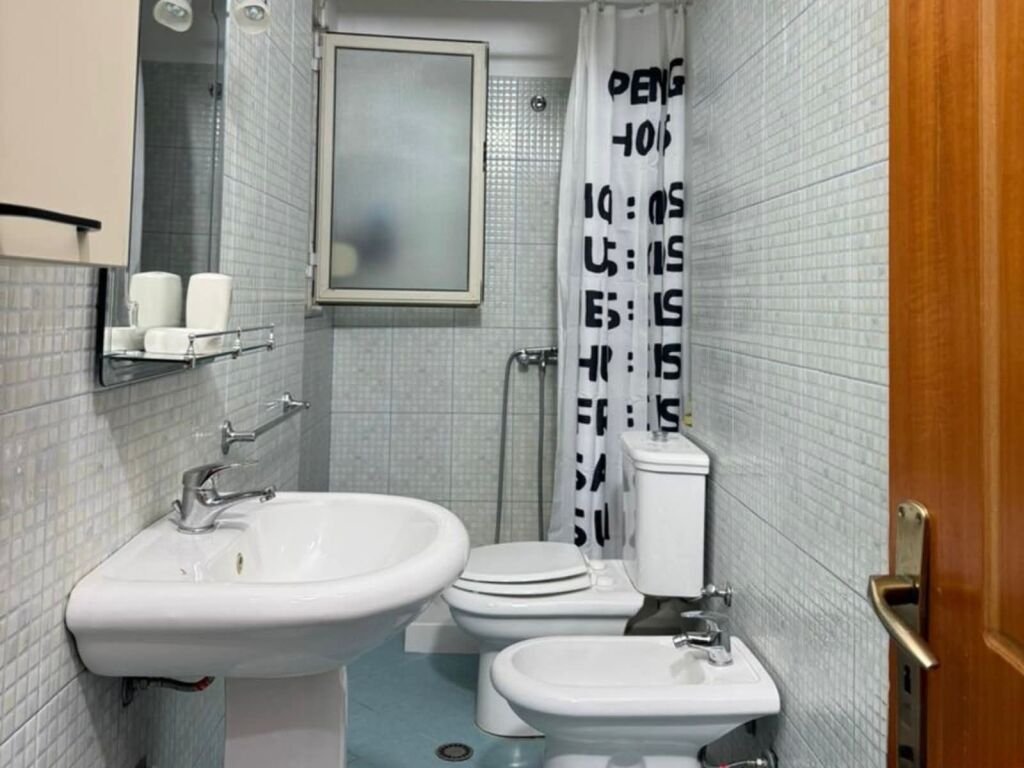 Në shitje 2 apartament