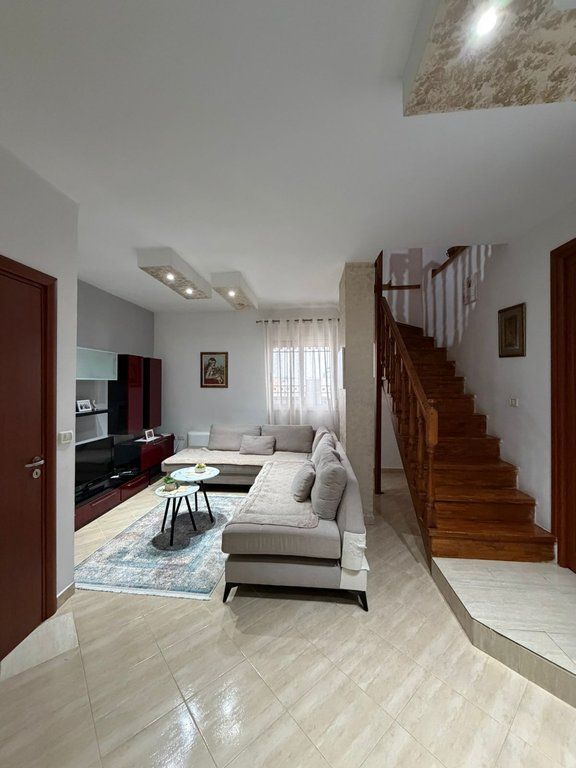 Shitet, Apartament-Duplex, Fresk, Tirane.