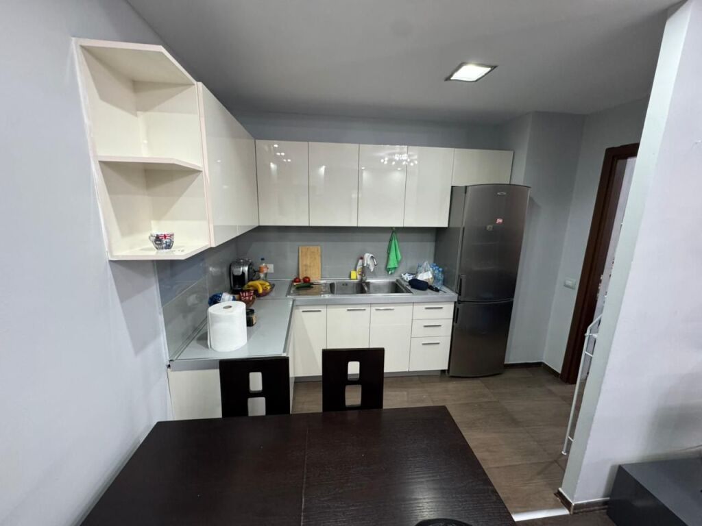 📣 Jepet me Qira Apartament 2+1   📍 Vendndodhja: Ish Fusha e Aviacionit