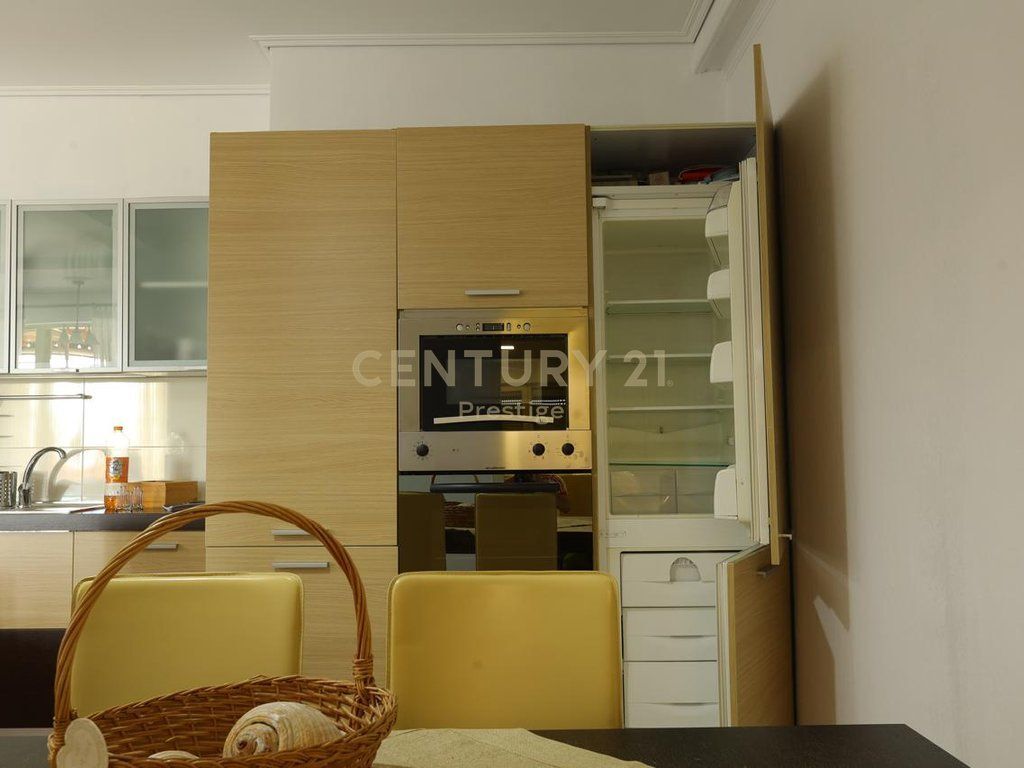 Apartament 2+1+2 në shitje – Kompleksi Grand-Tregu Elektrik.