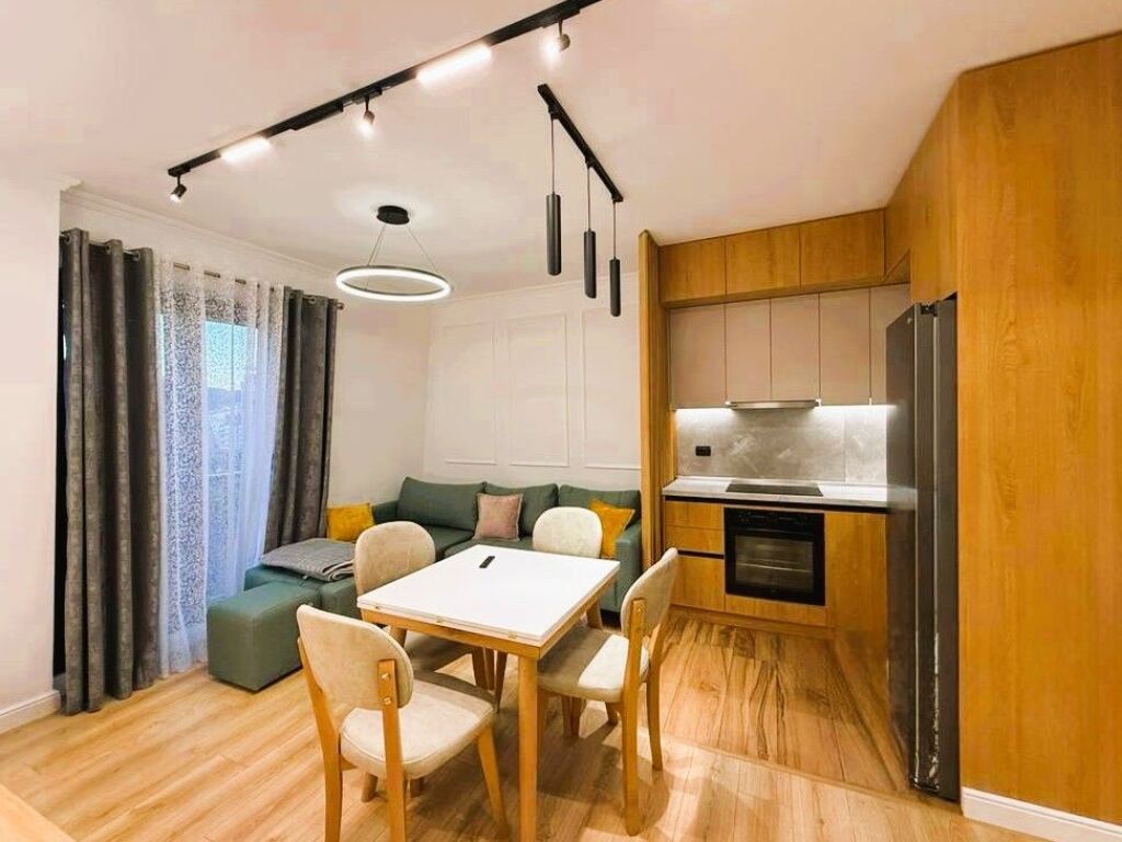 🏡 Apartament 1+1 me Qira – Qendër, Rruga e Kavajës