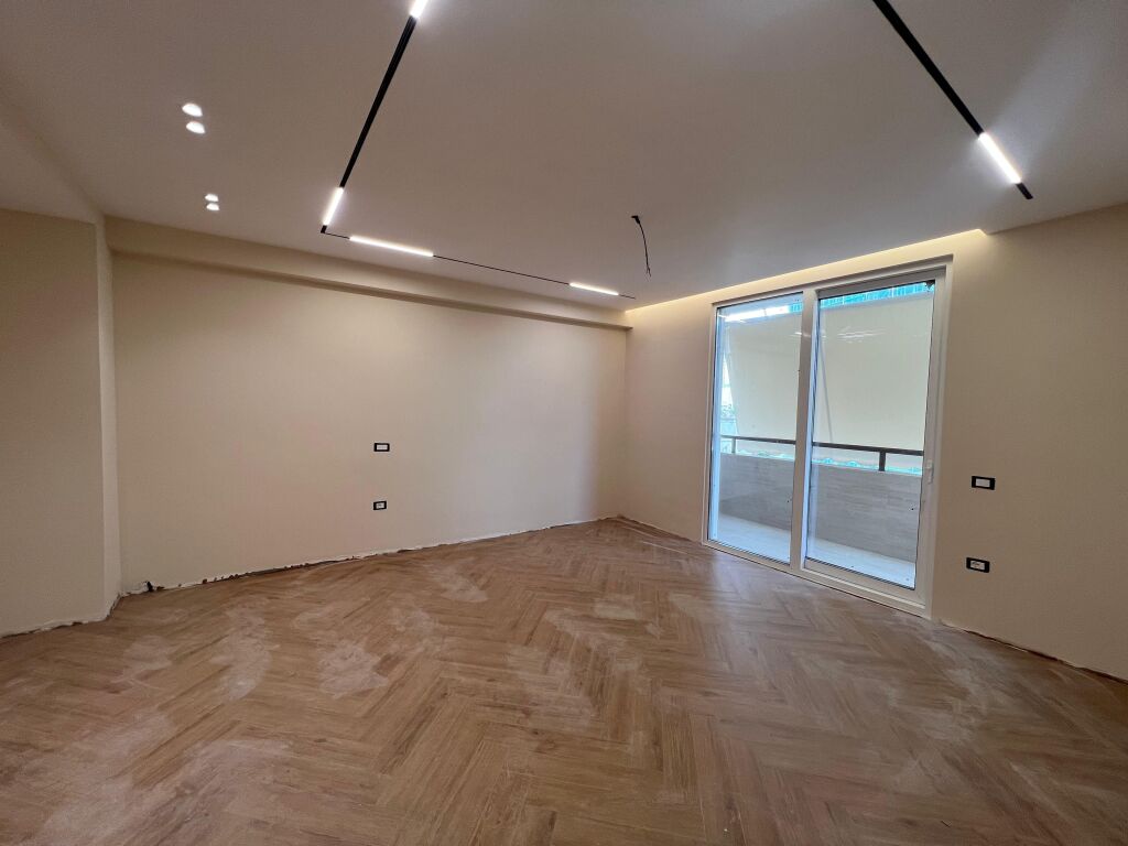 Shitet apartament tek Ish Ekspozita