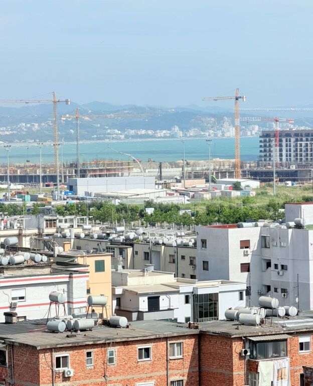 SHITET APARTAMENT 3+1+2 PRANE TREGUT INDUSTRIAL, DURRES