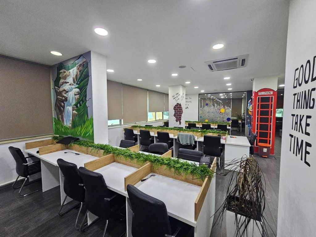 SPAZIO COMMERCIALE / UFFICIO IN AFFITTO NEL COMPLESSO DELIJORGJI 200 m2