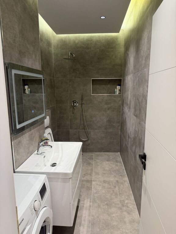 Qera | Apartament 2 + 1 | Xhamlliku | 800 €/muaj