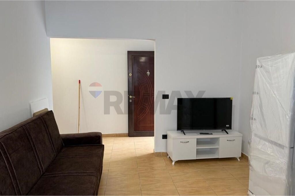 Apartament 1+1 per qira te Komuna e Parisit