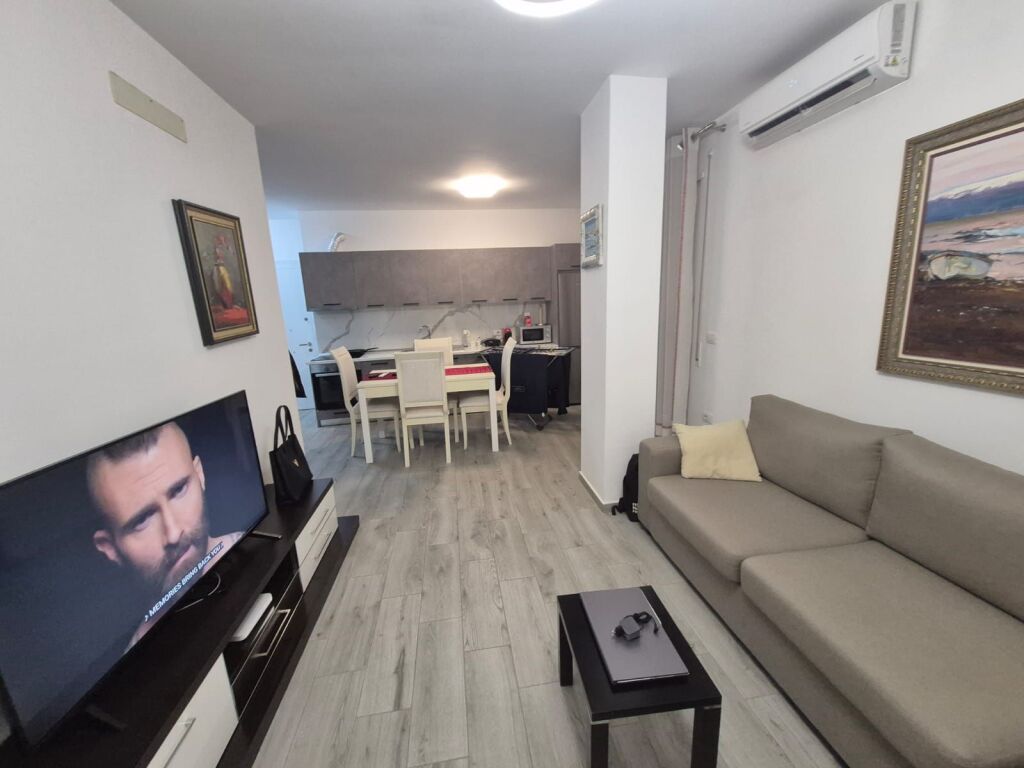 APARTAMENT ME QERA 1+1+P TE RRUGA FERIT XHAJKO