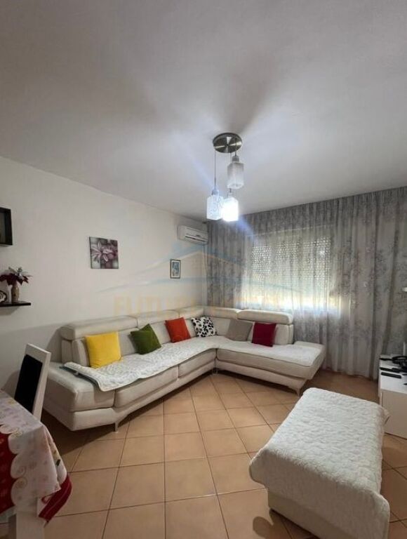 Shitet, Apartament 1+1, Ish Parku i Autobusave. Tirane