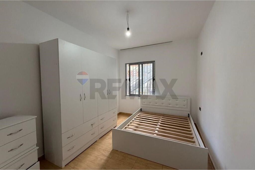 Apartament 1+1 per qira te Komuna e Parisit