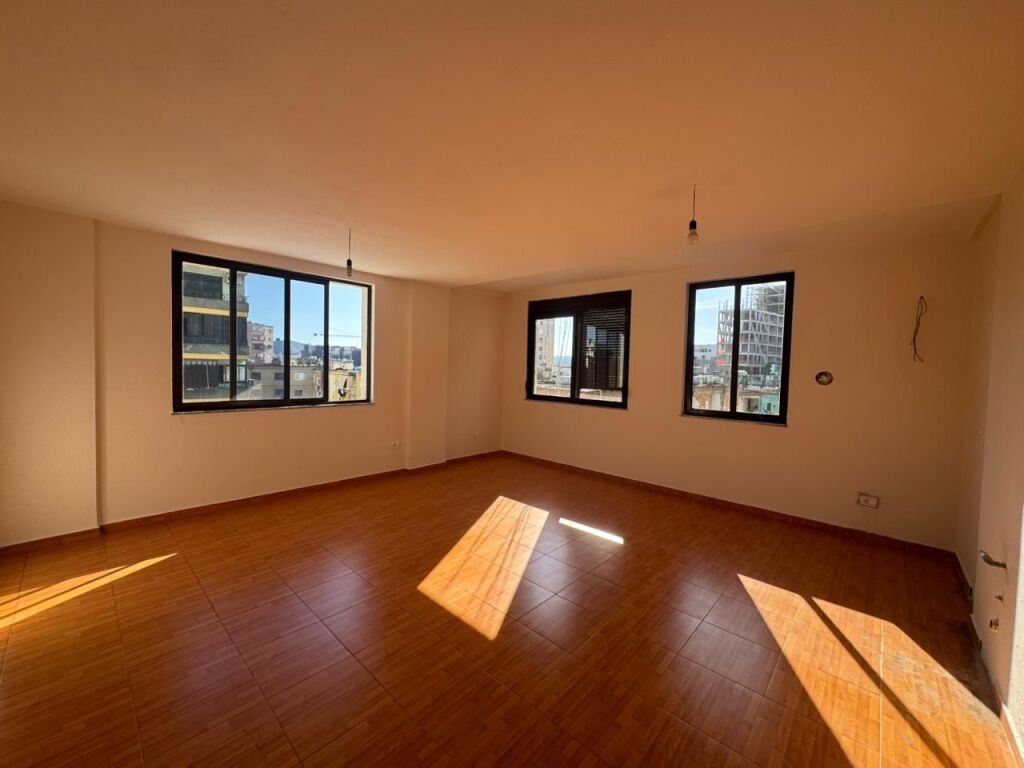 shitet apartament Zogu Zi