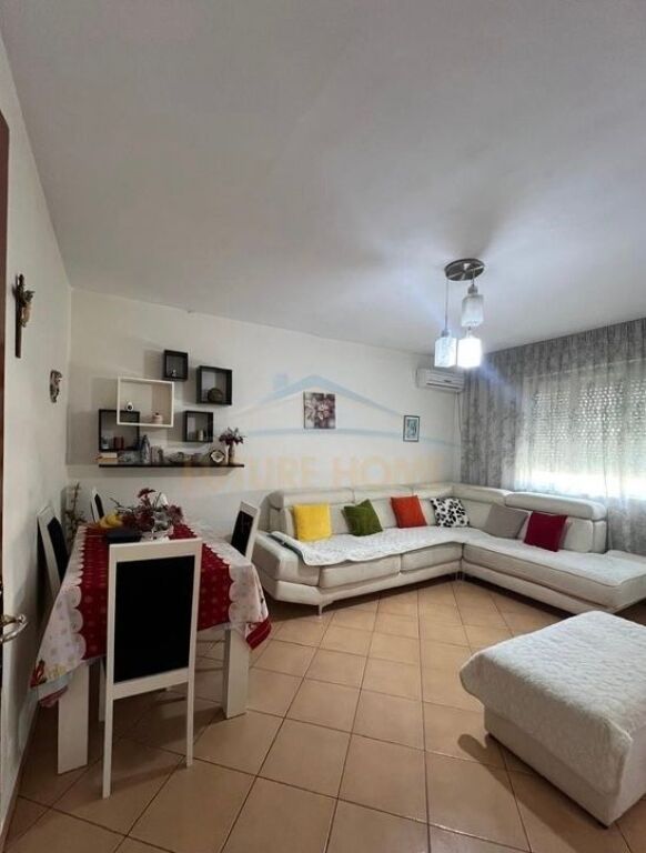 Shitet, Apartament 1+1, Ish Parku i Autobusave. Tirane