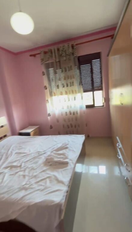 Tirane, jepet me qera apartament 2+1+2 Kati 8, 450 € astir