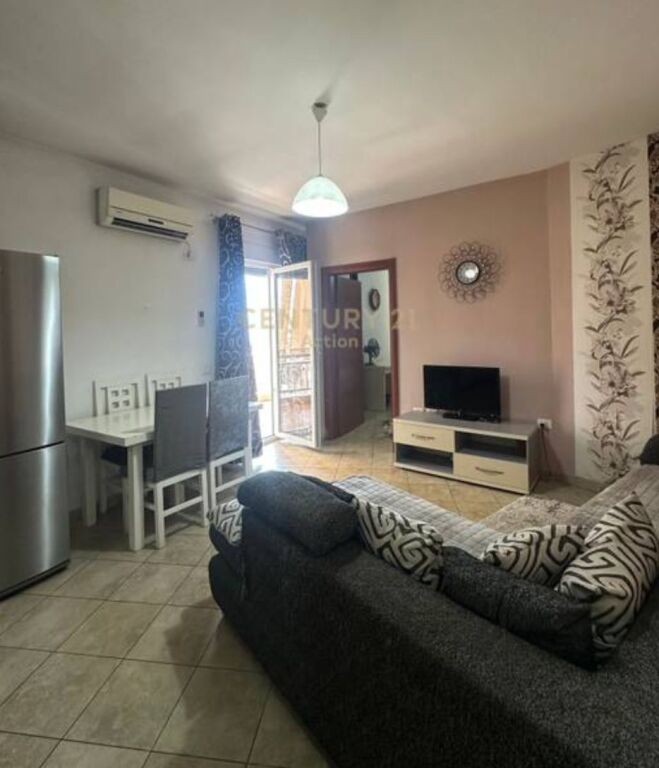 Shitet Apartament 1+1 me Verandë