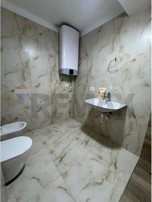 Apartament - Për Qira - Rruga Xhanfize Keko, Tiranë