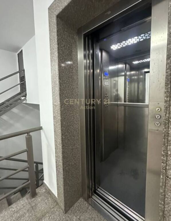 Shitet Apartament 1+1 me Verandë