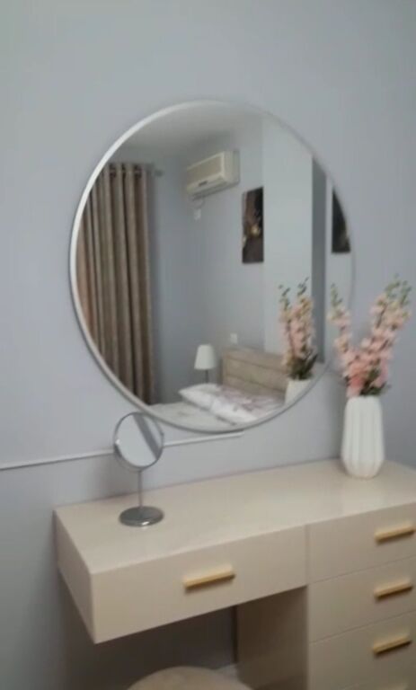 Jepet me qera apartament  2+1   (21 Dhjetori)