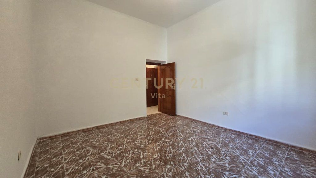 SHITET APARTAMENT 1+1 NE QENDER TE DURRESIT!!!!