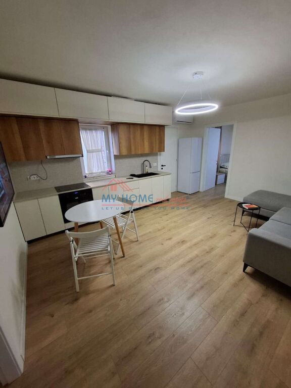 Apartament 2+1 me qera Rruga e Barrikadave ne Tirane